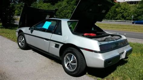 Buy Used 1985 Pontiac Fiero 2m6 Se 28l V6 Automatic 138k Silver In