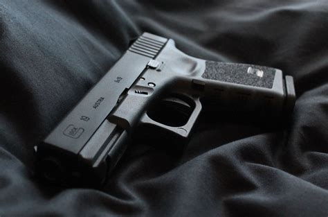 Glock 19 Full Hd Wallpaper And Background Image 2562x1695 Id632947