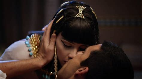 Os Dez Mandamentos Nefertari Enganada Por Rams S E Tem Beijo Roubado