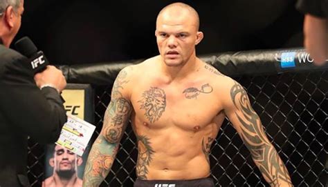 Anthony smith's leg kicks felled jimmy crute at ufc 261. UFC 235: 4 reasons why Anthony Smith has no chance against ...