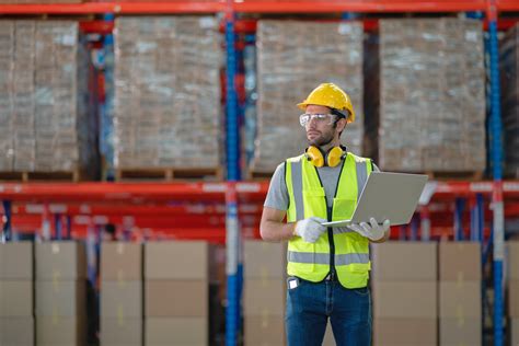 Fiche métier Gestionnaire des stocks salaire étude rôle et