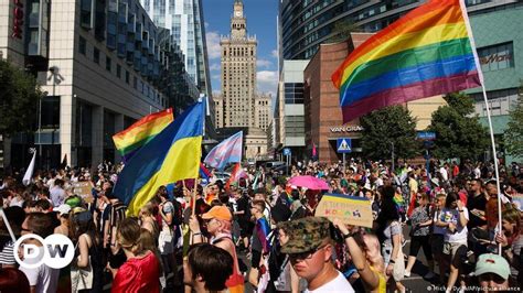 В Варшаве прошел Парад равенства ЛГБТИ активистам из РФ запретили участие как официально