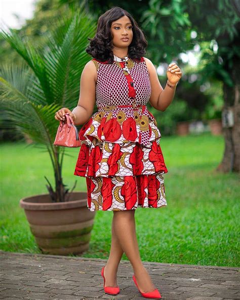 Every woman should look forward to breaking the conventional suit designs for work. African Short Dresses for Women : Stylish Short Dresses ...