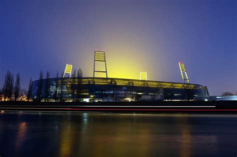 Oder starten sie eine neue suche, um noch mehr fotos bei imago zu entdecken. Weserstadion: Die Geschichte des Stadions von Werder ...