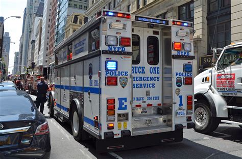 nypd esu truck 1 5701 nypd esu truck 1 new york police dep… flickr