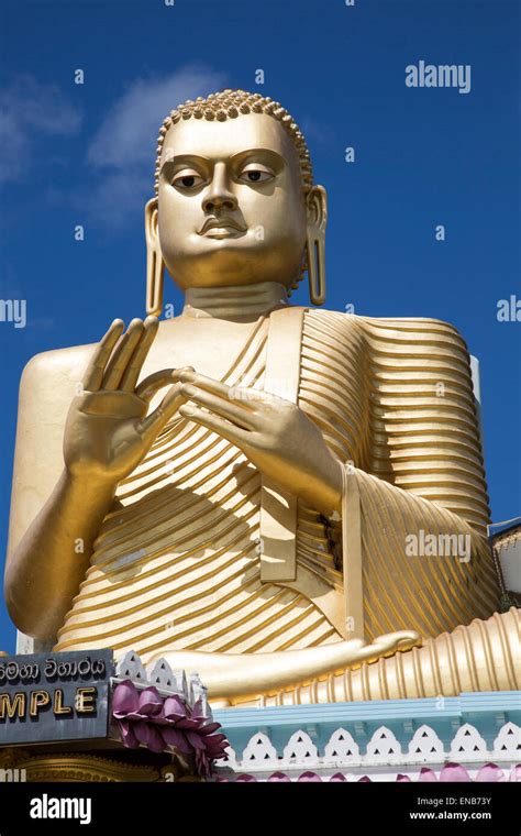 Giant Golden Buddha Statue Hi Res Stock Photography And Images Alamy