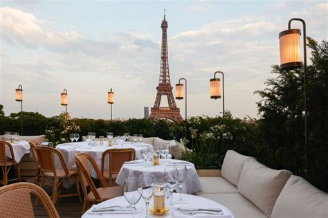 Dining Al Fresco In Paris