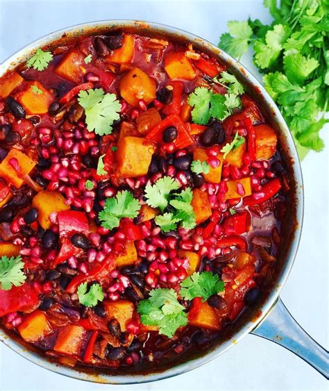 Black Bean Vegan Tagine⠀ ⠀ A Hearty Yet Super Healthy Vegetable One Pot