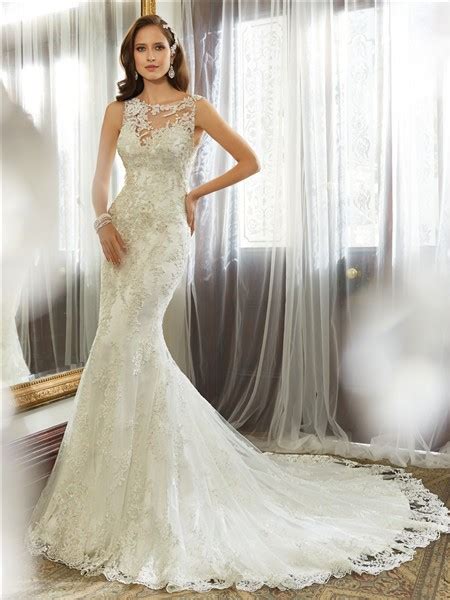 Fitted Mermaid Bateau Neckline Keyhole Backless Lace Wedding Dress With