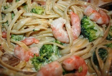 Shrimp and broccoli alfredo with jar sauce, shrimp and broccoli pasta, shrimp alfredo with broccoli and tomatoes, shrimp and broccoli alfredo penne, chicken and shrimp alfredo with broccoli recipe, shrimp alfredo recipe, chicken shrimp broccoli alfredo bake. Broccoli Shrimp Alfredo Recipe | Shrimp alfredo recipe, Healthy snacks recipes, Shrimp alfredo