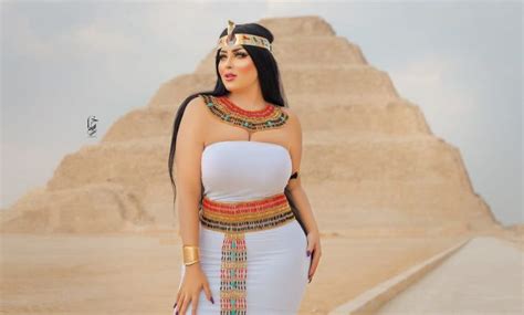 أمرت النيابة العامة بالجيزة، اليوم الثلاثاء، بإخلاء سبيل سلمى الشيمي ومصورها بكفالة مالية قدرها 500 جنيه لكل منهما على ذمة. أجرأ 5 صور لـ سلمى الشيمي بعد ظهورها في جلسة التصوير ...