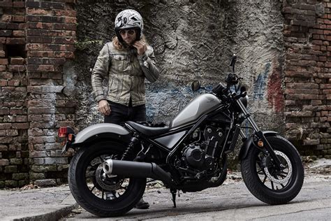 On a cruiser like the honda rebel 500 you can. Starter: 12 Best Beginner Motorcycles to Buy as Your First ...