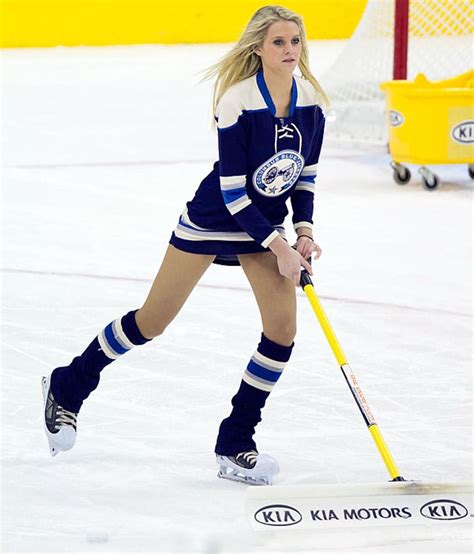 Nhl Ice Girls And Cheerleaders Sports Illustrated Hockey Fans Hockey