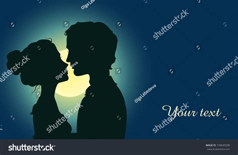 Silhouettes Kissing Couple Moonlight เวกเตอร์สต็อก ปลอดค่าลิขสิทธิ์