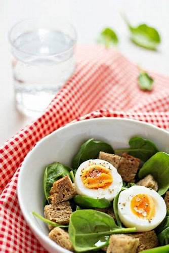 Шпинат с вареным яйцом и хлебом | Салат из шпината, Шпинат, Овощные салаты Картинка - Шпинат с вареным яйцом и хлебом | Салат из шпината, Шпинат, Овощные салаты