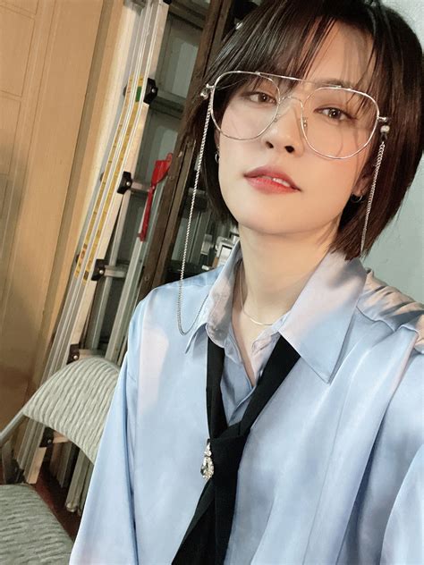 While asian hair can be difficult to tame, asian guys can style all the most popular men's hairstyles using a strong hair product like pomade or. 공원소녀 GWSN on Twitter in 2021 | Pretty short hair, Kpop ...