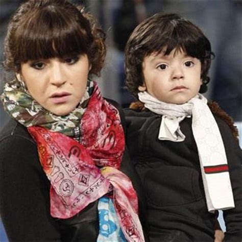 Maradona será abuelo a principios del próximo año. La ex mujder de Kun Agüero e hija de Maradona, Giannina ...