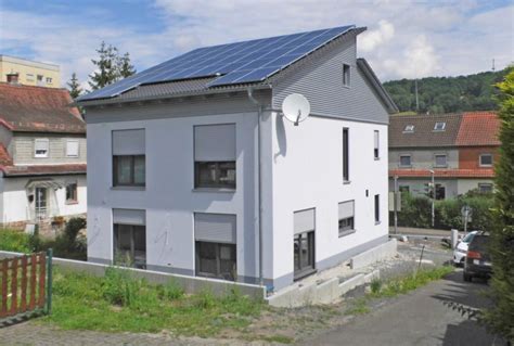 Made in eu von automobilherstellern empfohlen. Effizienzhaus Plus in Bad Orb nutzt Bodenplatte als ...