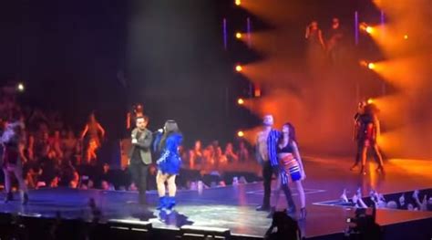 Lovato Y Fonsi Interpretan Por Primera Vez Échame La Culpa En Un