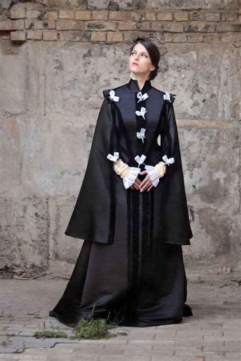 Renaissance Black Dress 16th Century Spanish Fashion