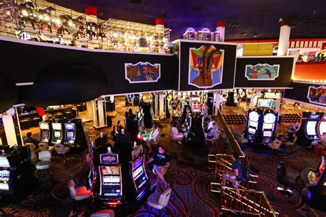 Conveniently located restaurants include the peppermill restaurant & fireside lounge, the steak house, and denny's. Hotel Circus Circus - Las Vegas