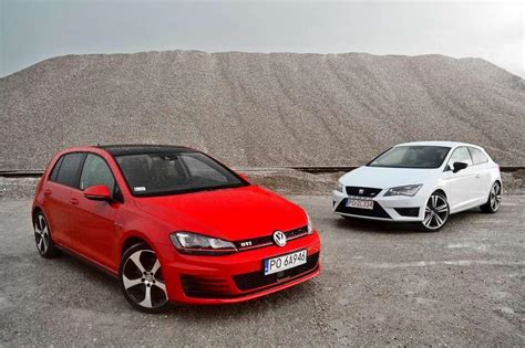 El golf monta, eso sí, los discos perforados del gti clubsport s, y logra por tanto la impresionante marca de detener el coche, desde los 100 km/h, en menos de 32 segundos, antes, por tanto, que el leon. Volkswagen Golf GTI Performance vs. Seat Leon SC Cupra 280 ...