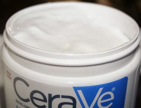 Cerave moisturizing cream (also known as cerave in the tub) is a thick, creamy moisturizer with ceramides, hyaluronic acid and petrolatum. CeraVe Moisturizing Creams-Review and Comparison - Crazy ...