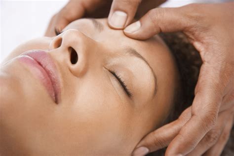 Massage Facial Quelle Efficacité Sur La Tonicité Du Visage Skinblue