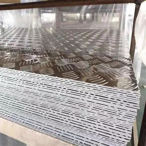 China Hot Rolled Carbon Standard Steel Checkered Plate Q235b Checked