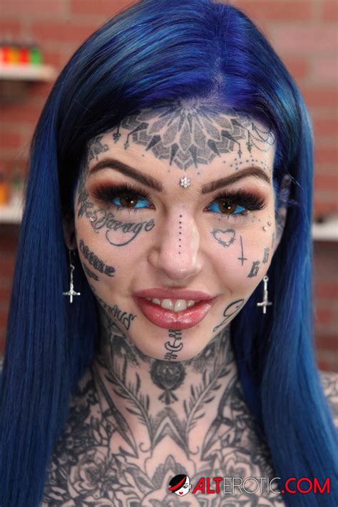 Heavily Tattooed Girl Amber Luke Poses Naked In A Tattoo Shop HD Porn Pictures