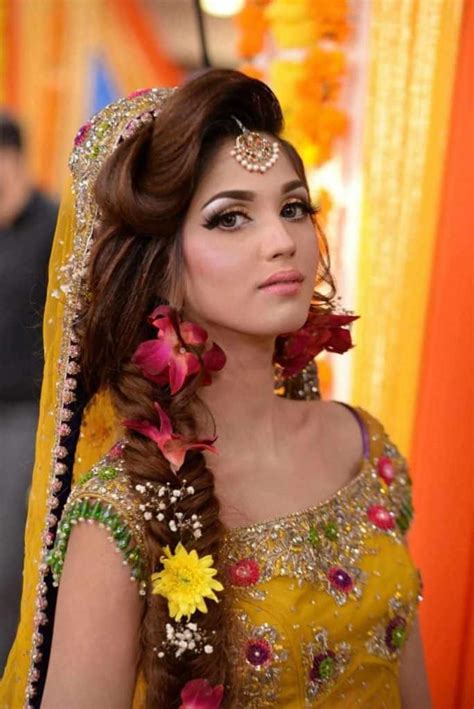 30 Latest Pakistani Bridal Mehndi Dresses Pictures 2019 Sheideas