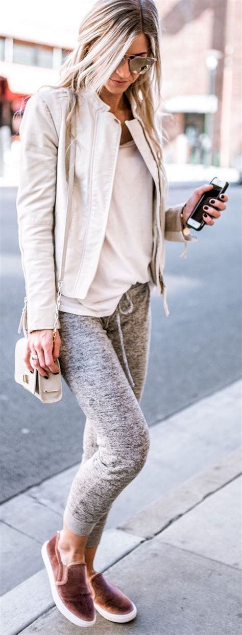 40 Best Stylish Womens Athleisure And Streetwear Outfits For You To Be