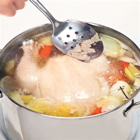 Bouillon de poulet maison en 5 étapes