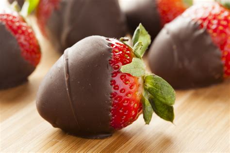 Easy 2 Ingredient Chocolate Covered Strawberries Recipe