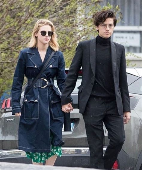 Riverdale star cole sprouse has confirmed his new relationship with canadian model ari fournier, a year after his split from his girlfriend of three years and riverdale costar lili reinhart. Sprousehart | Пары знаменитости
