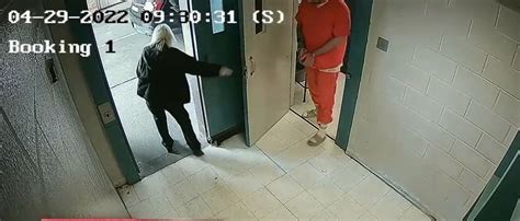 Dramatic Moment Female Jail Guard Vicky White Sneaks Convicted Murderer Lover Casey White Out Of