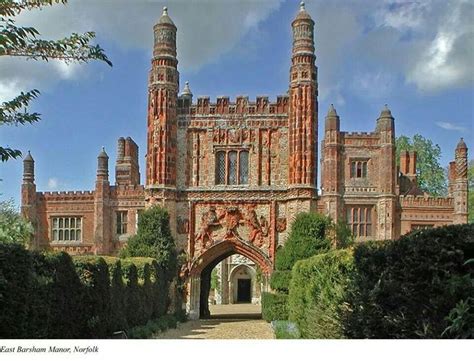 9 Key Features Of A Tudor Palace The Tudor Travel Guide England