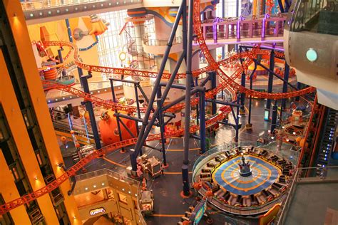 If you are looking for a time of shopping with your family, try berjaya times square. Berjaya Times Square Theme Park. Indoor pretpark in hartje ...