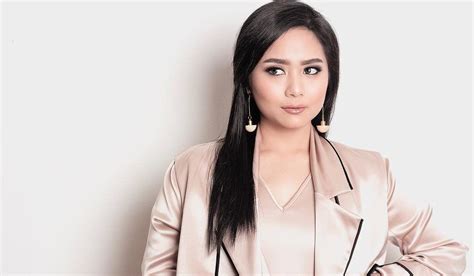 Gita Gutawa Biodata Profil Fakta Umur Agama Pacar Karier Dailysia