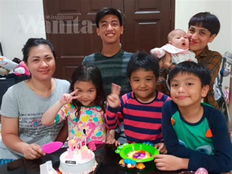 Merupakan pelawak, pelakon, pengacara dan penyampai radio yang mula aktif dalam dunia hiburan sejak tahun 2007. 'Tengok Aku Suap Anak, Menitik Air Mata Dia' Terharu Cara ...
