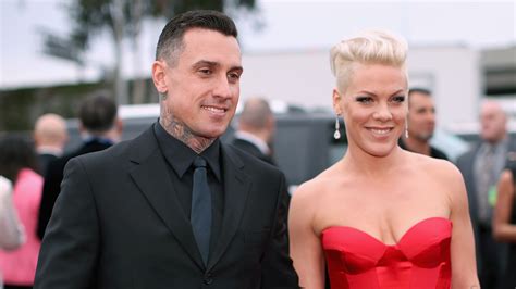 Registration — is it really easy? Pink shows off her unconventional 'push present' from ...