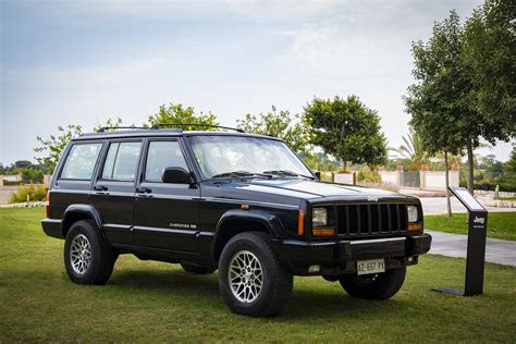 The jeep cherokee is a line of suvs manufactured and marketed by jeep over five generations. Jeep Cherokee History | 44 YEARS - OffRoading Videos