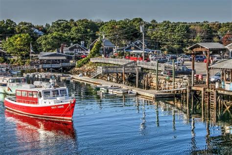 This Small Town Is the Best Place to Eat Lobster in Maine | Maine