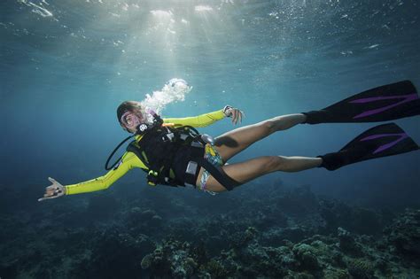 5 Ways To Keep Your Hair Out Of Your Face When Scuba Diving