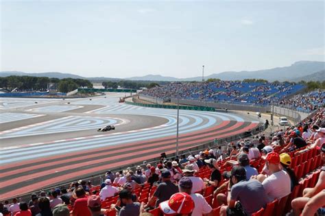 Het stadje hoort bij het. FORMULA ONE IN FRANKRIJK... LE CASTELLET!