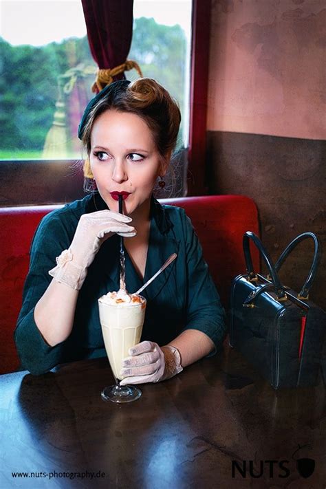 Belgian waffles with strawberries, blueberries, or chocolate chips 4. Restaurantkult im 50s Look: Der Charme des American Diner ...