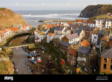 Staithes Harbour North Yorkshire Uk Stock Photo Alamy