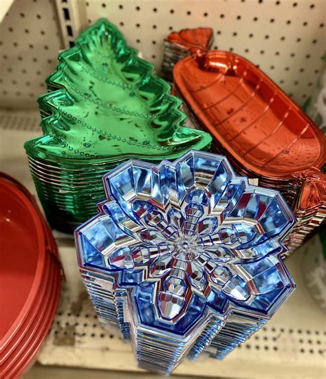These Dollar Tree Christmas Decorations are THE CUTEST!