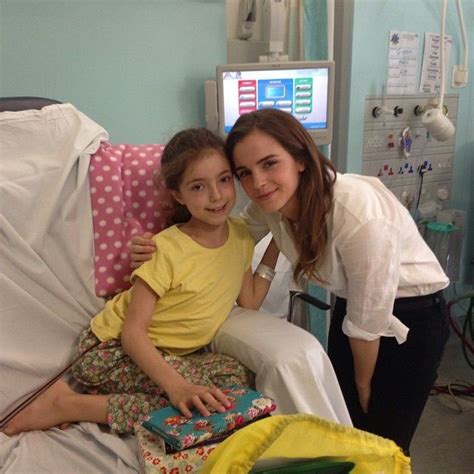 Emma A Rendu Visite Aux Enfants Du Great Ormond Street Hospital Aujourdhui à Londres 4 Juin