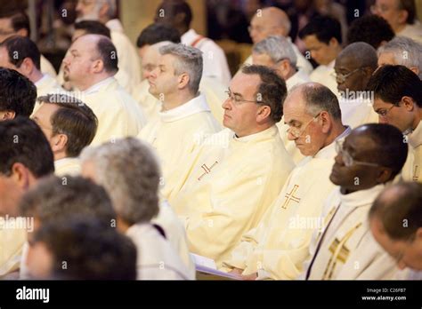 Priests Catholic Hi Res Stock Photography And Images Alamy